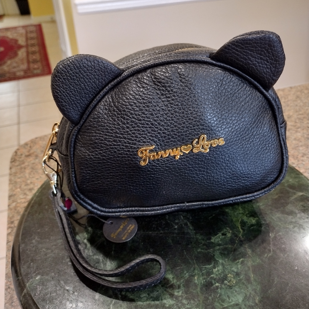 Nwt Fanny Love Genuine Leather Wristlet